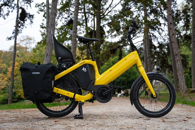 Bike 43 Short mit Kindersitz und Gepäckträger Taschen in Hamburg