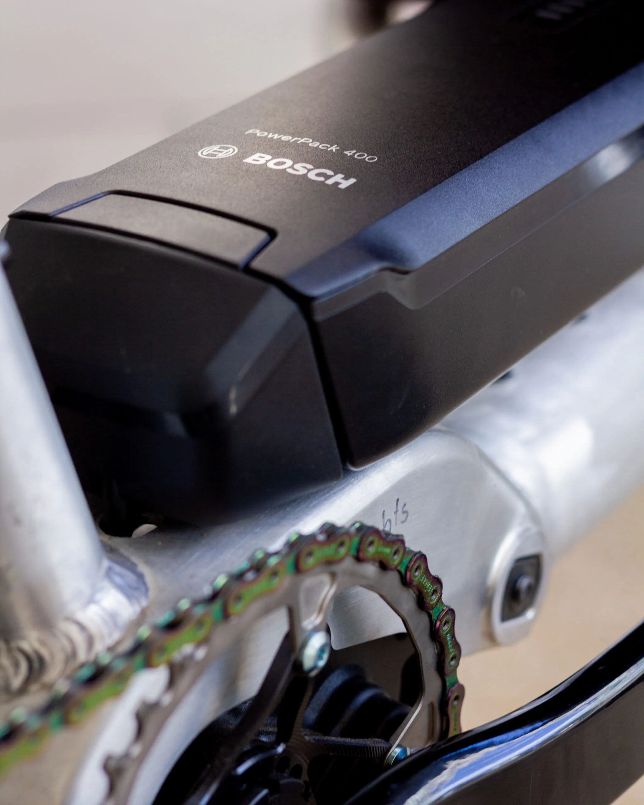 IUMENTUM Lastenrad mit Bosch Mittelmotor Power Pcak 400 Detailaufnahme Akke