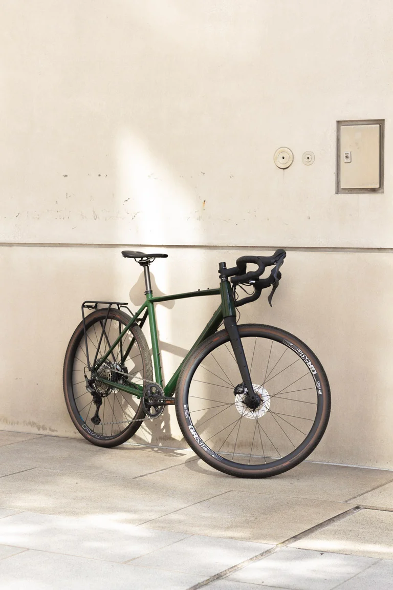 IUMENTUM Schotter Gravelbike in grün als Individualkonfiguration mit DT Swiss Felgen