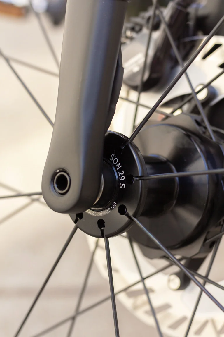 IUMENTUM Schotter Gravelbike in grün als Individualkonfiguration mit DT Swiss Felgen